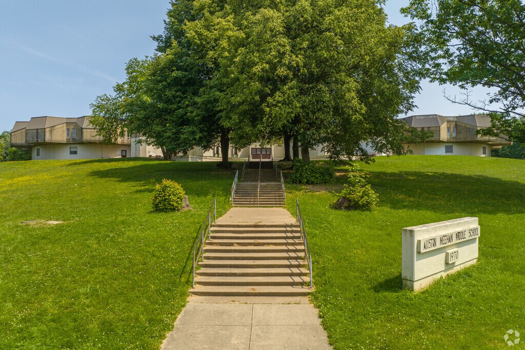 Allen Ethan School has a long walkway leading to the entrance located in Philadelphia, PA.