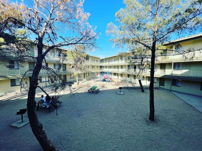 525 N Carolina Dr unit 11, El Paso, TX 79915 - photo 7