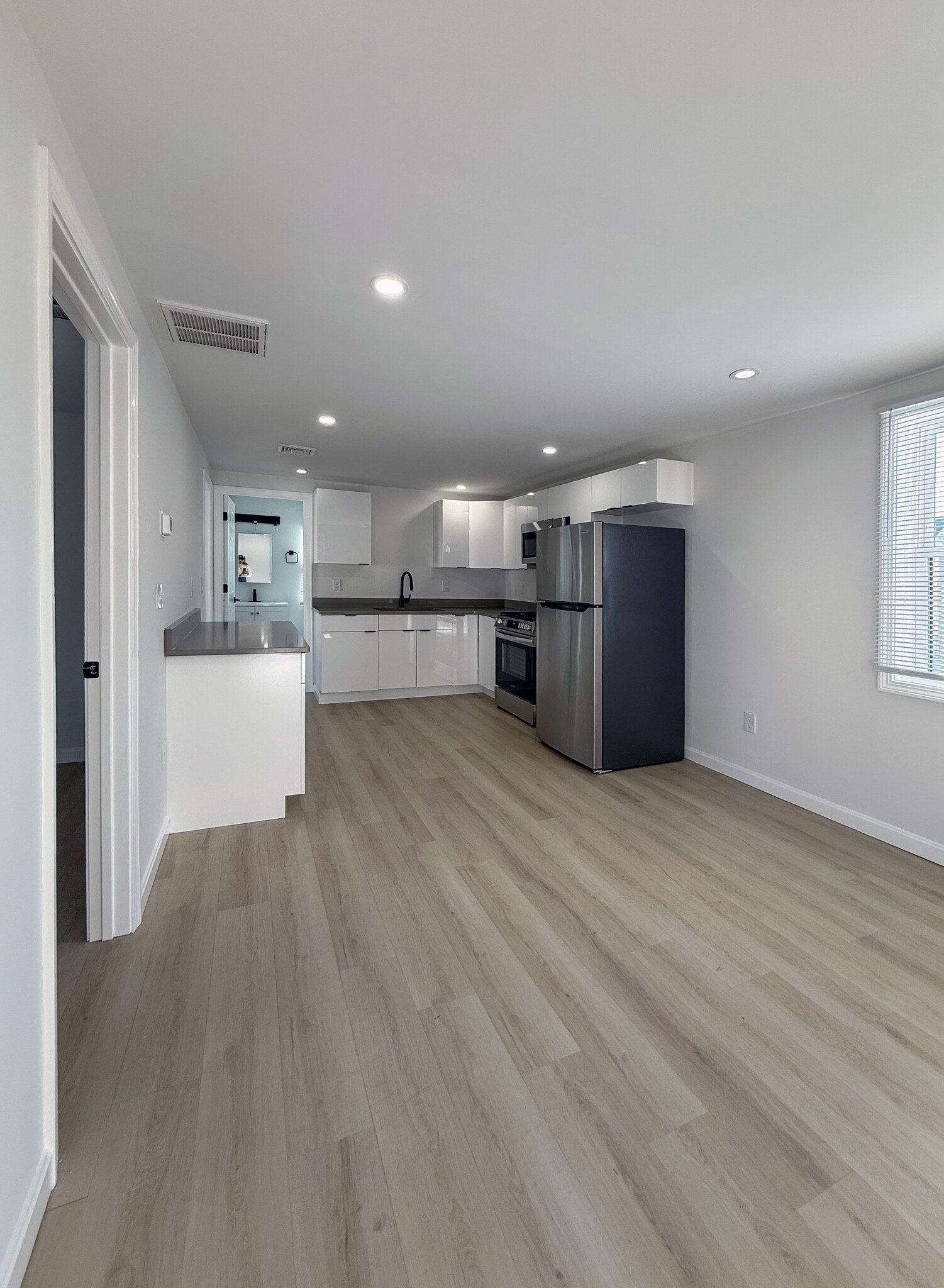 39 Schofield St unit 2, Providence, RI 02903 - photo 1