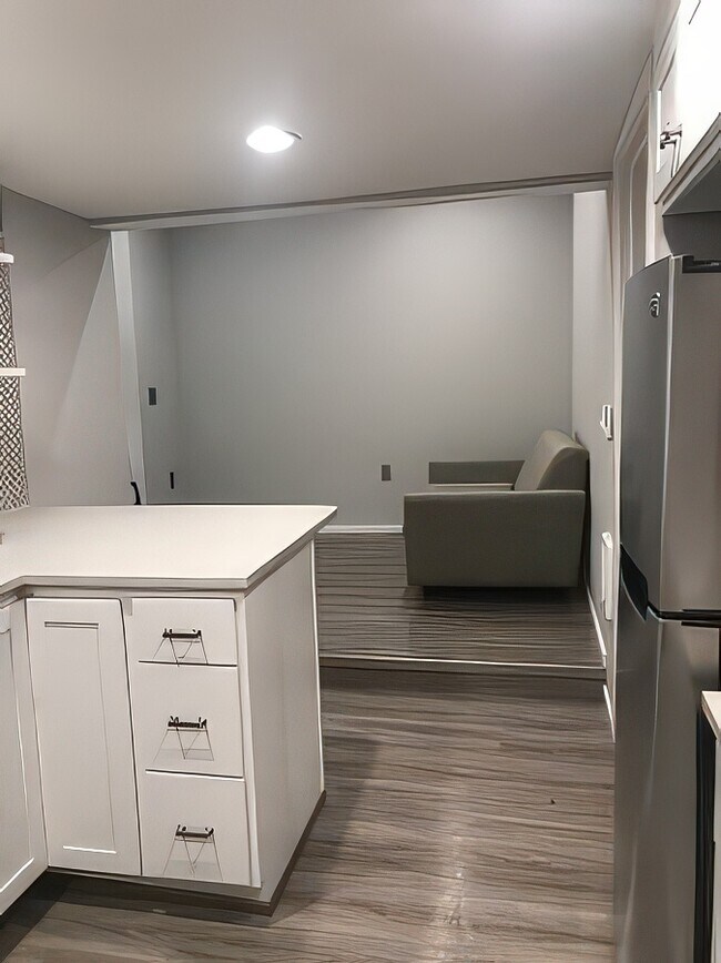 831 NE Holland St unit B, Portland, OR 97211 - photo 6