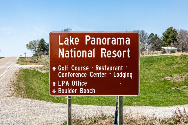 Signage around the Lake Panorama area makes it easy to get around.