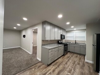 1086 N Northwest Hwy Unit Garden, Park Ridge, IL 60068