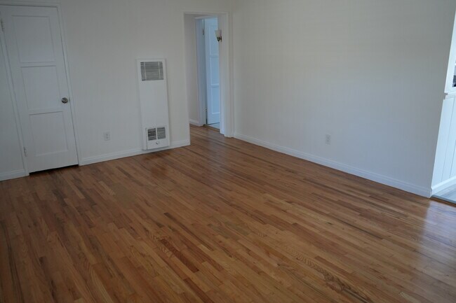 11622 1/2 Chandler Blvd, North Hollywood, CA 91601 - photo 6