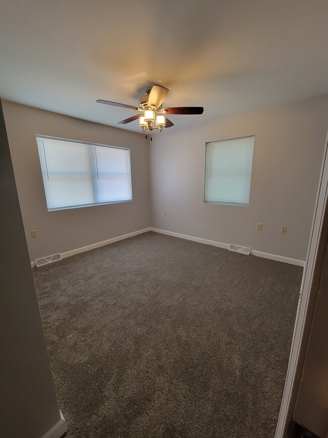 757 W 8th St unit . 1, Dubuque, IA 52001 - photo 7