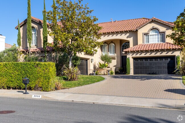 There are luxurious mediterranean homes with spacious driveways in Agoura Hills.