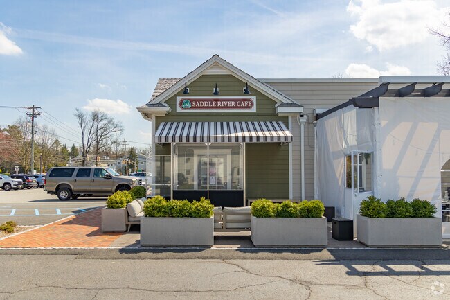 Saddle River Café features favorites from the inn’s menu in a casual setting.