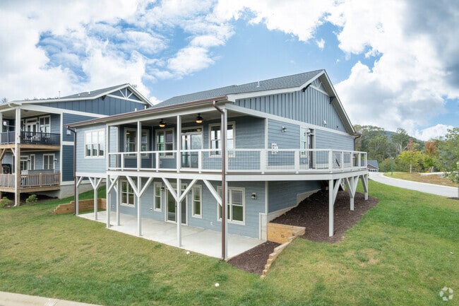 Pinnacle 2 - 4BR, 3BA - 2,896SF