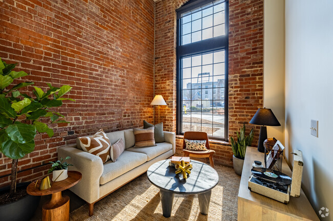 1BD, 1BA - 495SF - Living Room