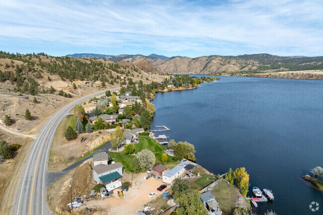 Hauser Lake is just a few miles from South East Helena with stunning views.