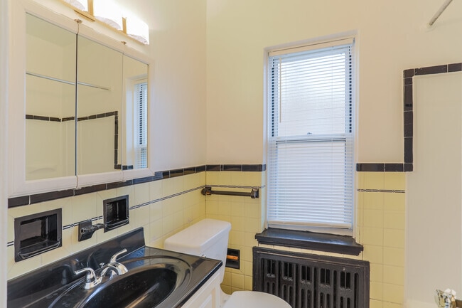 2BR, 1BA - 1000SF (Brett)