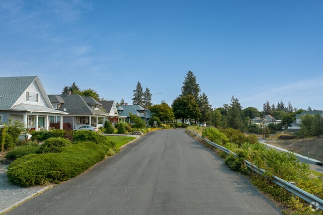 The North Hill of Spokane has quick accessibility to the Monroe street shops.