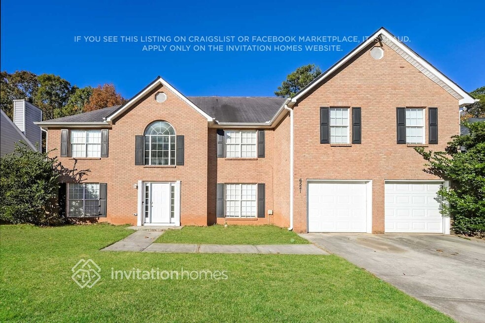 6521 Carriage Ln, Stone Mountain, GA 30087 - photo 1