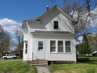 108 W 3rd St, Winthrop, MN 55396