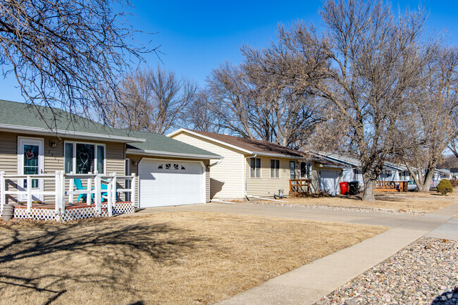 New traditional houses are common, along with colonial revival, ranch-style and split-level houses in Yankton.