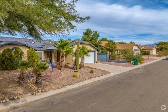 Escape to Countryside Arizona: Spanish-style homes near Tucson.