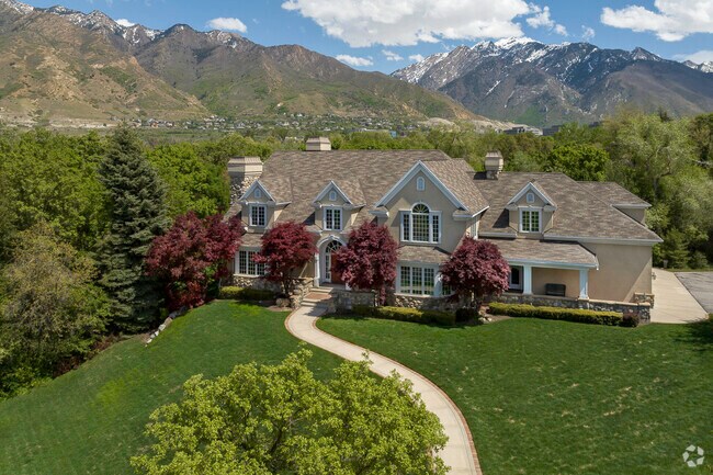 In Holladay, there are many multi-million-dollar mansions situated on generous plots of land surrounded by mature trees.