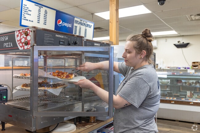 Ollie’s Market serves fresh pizza and casual eats along Route 222 in Levant.
