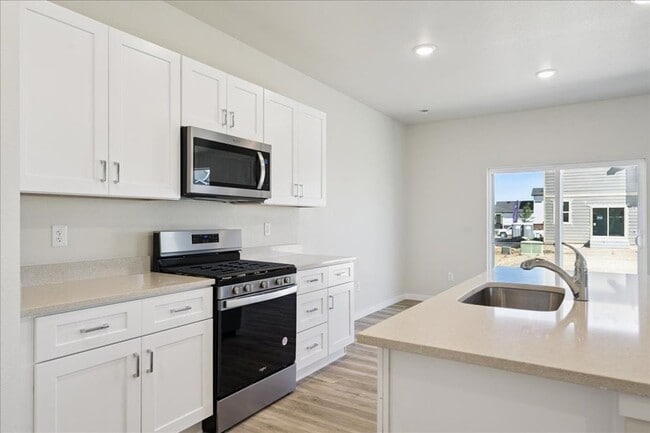 209 Grayson Ave, Fort Lupton, CO 80621 - photo 3