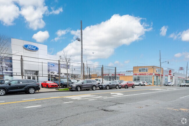 There are a number of car dealerships in Baychester namely Ford, Toyota, Hyundai, etc.