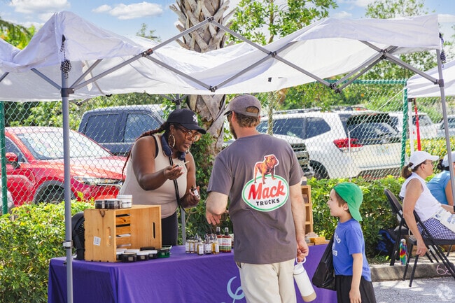 Lake Park residents enjoying the seasonal Rust Market.