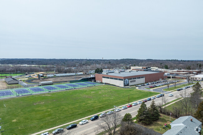 Hononegah High School has 1,891 students in grades 9-12.