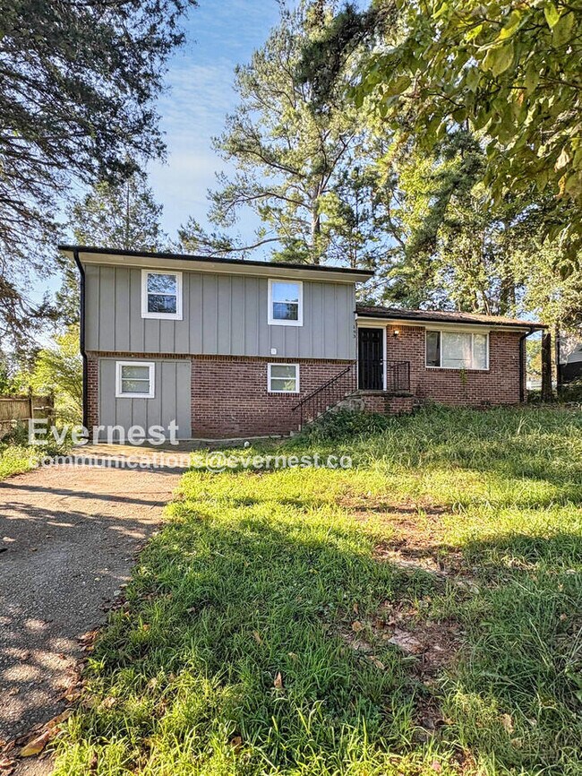 193 W Canterbury Dr, Jonesboro, GA 30238