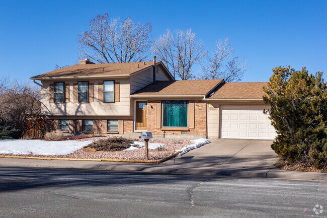 Brick is featured in many homes in Horseshoe Park.