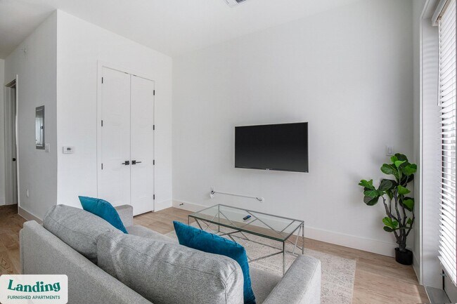 650 E Sycamore St unit 3117.1408302, Denton, TX 76201 - photo 2