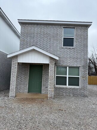 1003 S 1st St, Rogers, AR 72756