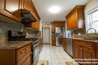 118 Elgin St Unit 1, Newton, MA 02459