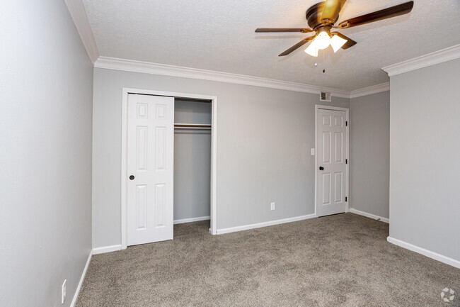 2BR, 1BA - 800 SF - Bedroom