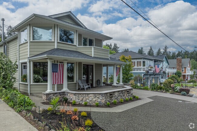 In Hanna Place, you can find two-story homes with grand designs.