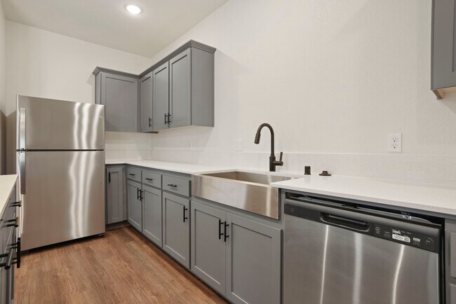 522 Bedfordshire Dr unit Main, Patterson, CA 95363 - photo 4