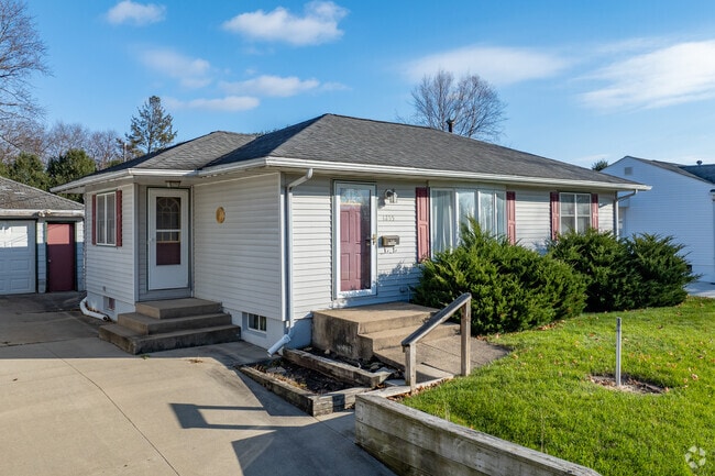 Alabar Hills home prices range from $100,000 to $200,000.