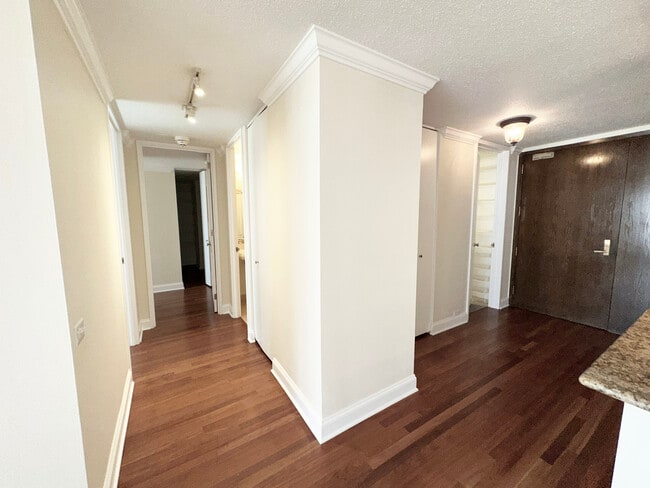 The Buckingham unit 807, Chicago, IL 60601 - photo 2