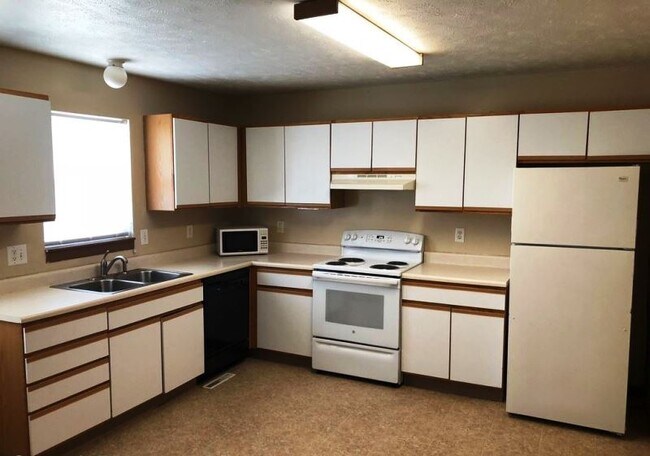 3407 Bohmer Dr unit 1, Bloomington, IL 61704 - photo 2