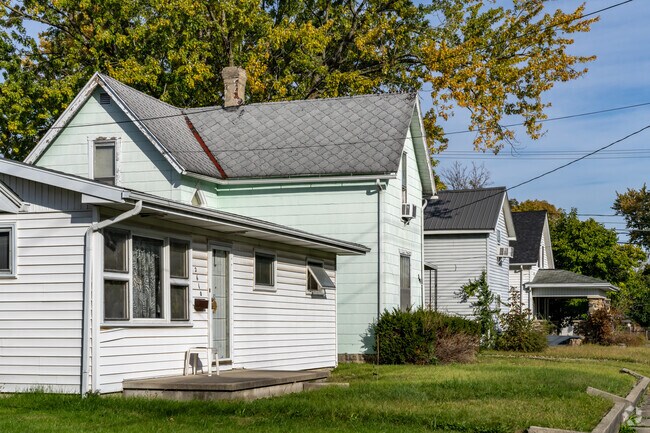 There are a variety of home shapes, sizes, and styles in South Marion.