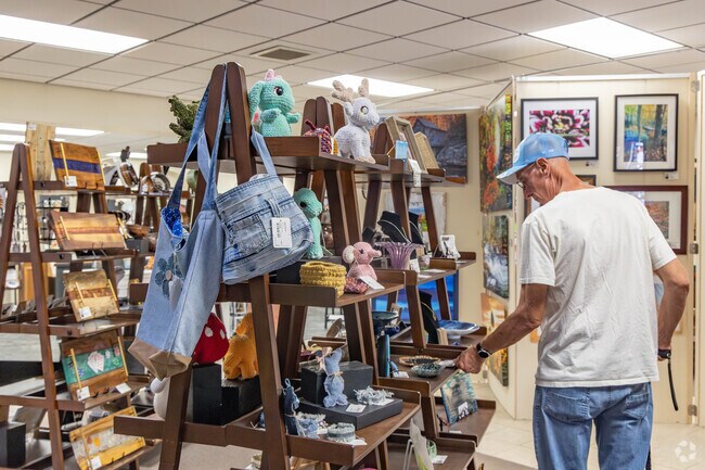 Murphy residents support local artists by buying their work at the Valley River Arts.