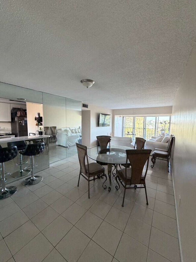 9180 Fontainebleau Blvd unit 401, Miami, FL 33172 - photo 4