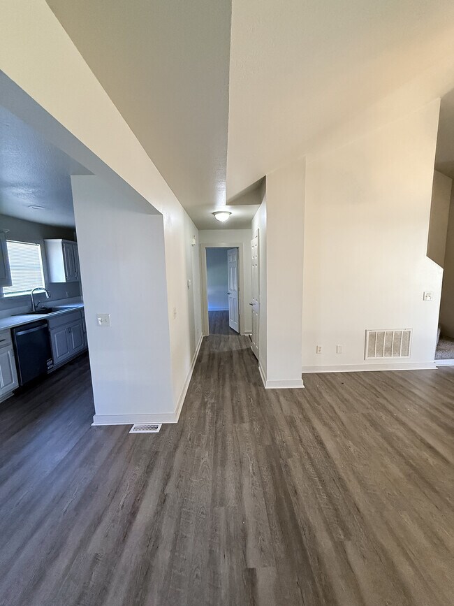 507 W Briarbrook Ln, Carl Junction, MO 64834 - photo 4