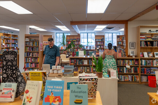 Buffalo Street Books in Fall Creek has a 4.8 rating from over 125 Google reviews.