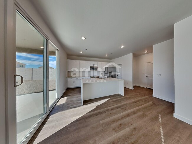 18467 W Cottontail Ln, Surprise, AZ 85387 - photo 5