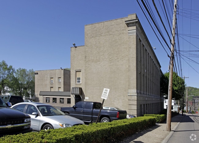 Ridgeview Apartments, Coraopolis, PA 15108 - photo 2