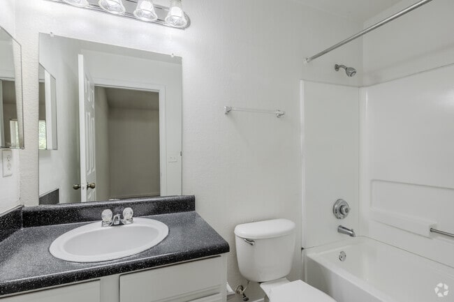 3BR, 2BA - 1344SF - Bathroom