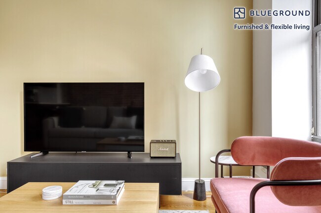 110 W 79th St unit FL3-ID277, New York, NY 10024 - photo 2