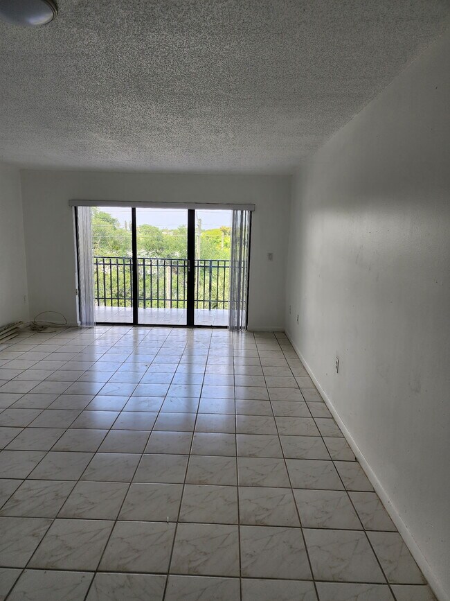 650 NE 149th St unit 408A, Miami, FL 33161 - photo 4