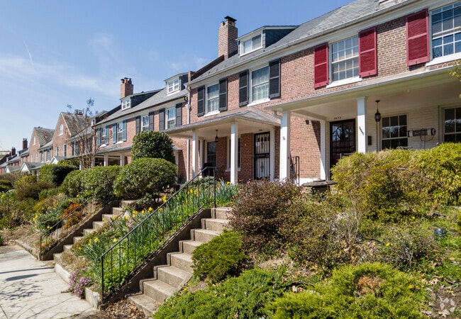 Oakenshawe Historic  Terraced Red-Brick Townhomes