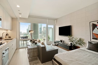 341 N Halsted St, Chicago, IL 60661