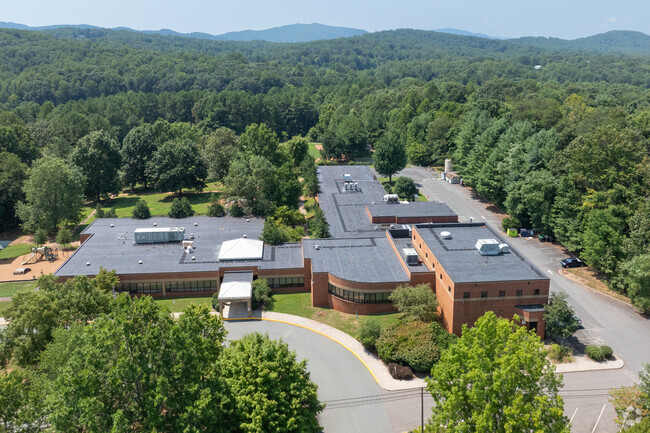 Virginia L. Murray Elementary has a student teacher ratio of 13:1.