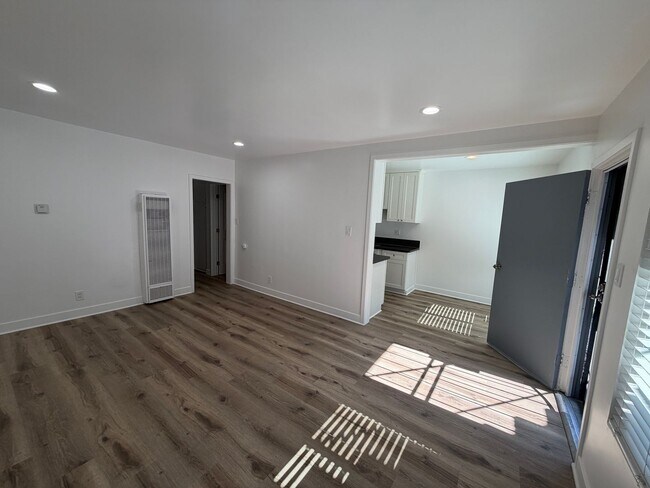 910, Long Beach, CA 90804 - photo 6